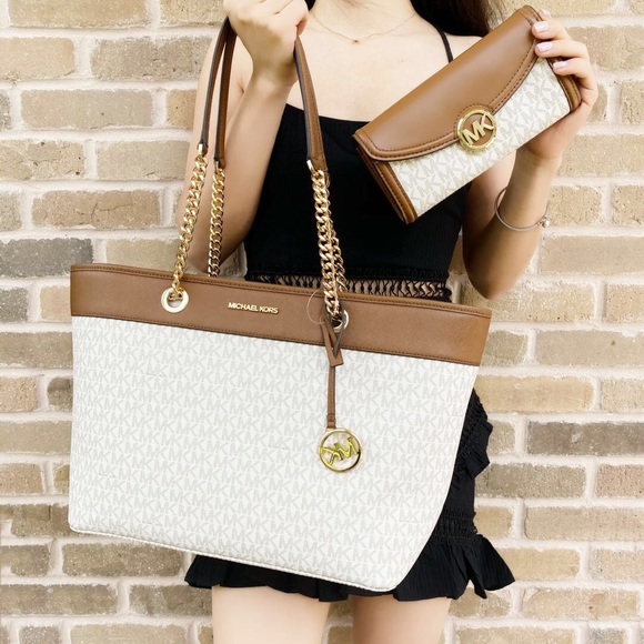 Michael Kors Handbags - Gaby’sBags💕Michael Kors Large Tote + Wallet